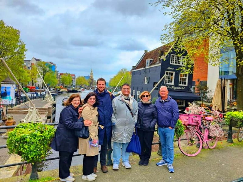 Skipping Lines & Sipping Beers: A History Tour of Amsterdam - A warm stroopwafel at the oldest bakery