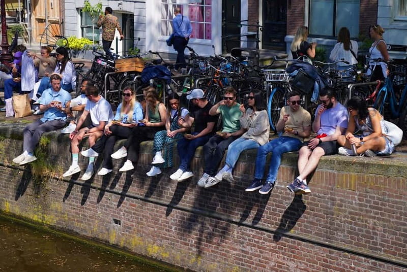 Skipping Lines & Sipping Beers: A History Tour of Amsterdam - Five mystery beers and Dutch snacks