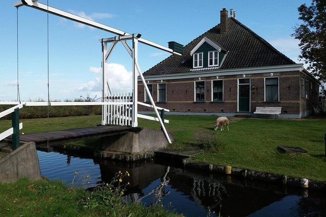 Small-Group Guided Sunset Canoe Tour in Waterland with Dinner - Who will enjoy this most?