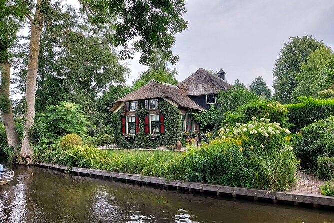 Small-Group Tour to Windmills & Giethoorn with boat tour - Leaving Amsterdam for the Dutch countryside