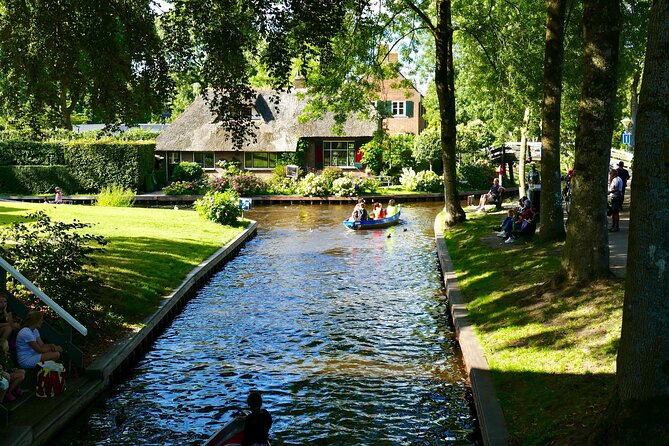 Small-Group Tour to Windmills & Giethoorn with boat tour - Giethoorn by private canal boat