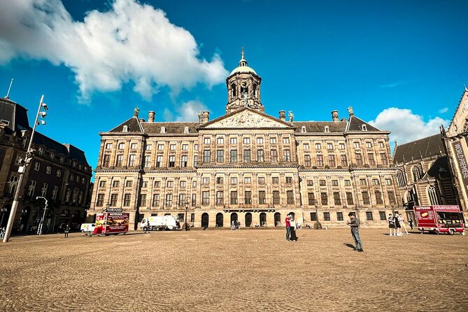 Small Group Walking Tour - Hello Amsterdam - Singel and Amsterdam’s tilted canal houses