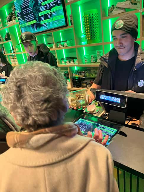 Sprechen Sie Gras? German Tour of Amsterdam's Coffeeshops - Group size, pace, and practical comfort