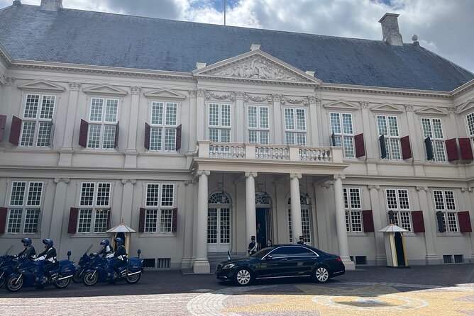 Visit the Girl with the Pearl Earring, The Hague & Delft City - The guide makes the private format count