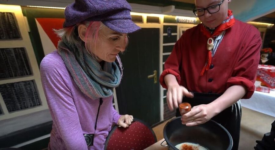 Volendam: 2.5-Hour Cheesemaking Workshop & Clog Making Tour - Tasting Gouda, Edam, stroopwafel, and fruit wine