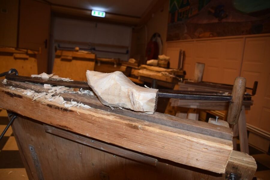 Volendam: 2-Hour Clogmaking Workshop and Cheese Tour - My booking advice
