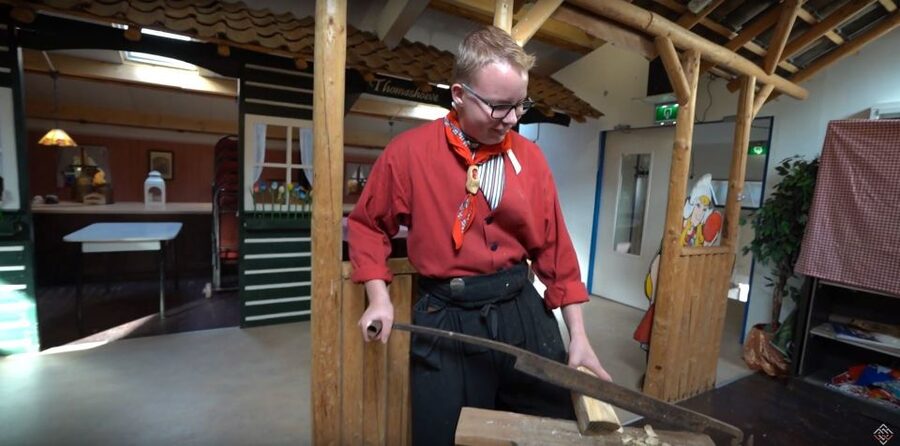 Volendam: 2-Hour Clogmaking Workshop and Cheese Tour - Starting with a Dutch poplar block