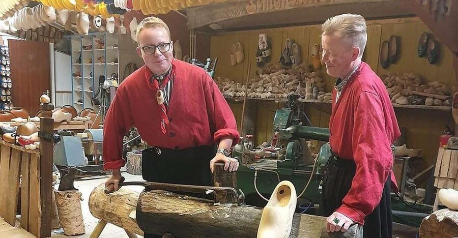 Volendam: 2-Hour Clogmaking Workshop and Cheese Tour - Who will enjoy this most