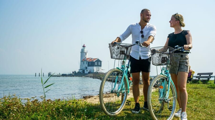 Volendam: E-Bike Rental including Highlights-Routes - Starting at Volendam Harbor