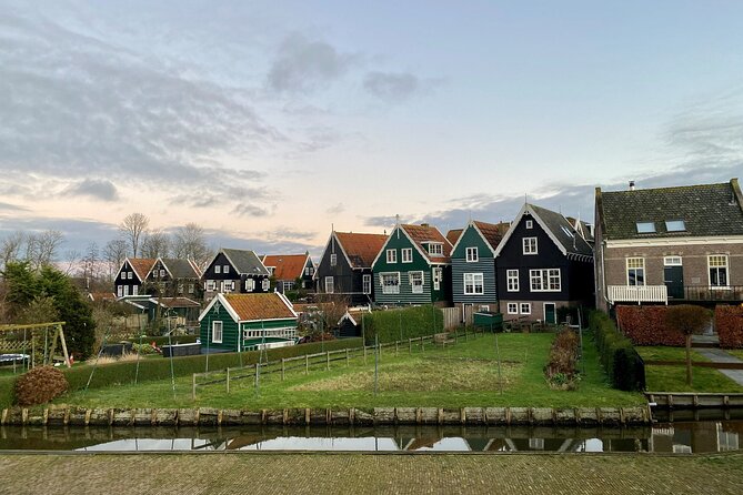 Volendam: E-bike rental with suggested countryside- and fisherman village route - Marken: the longest and most memorable option