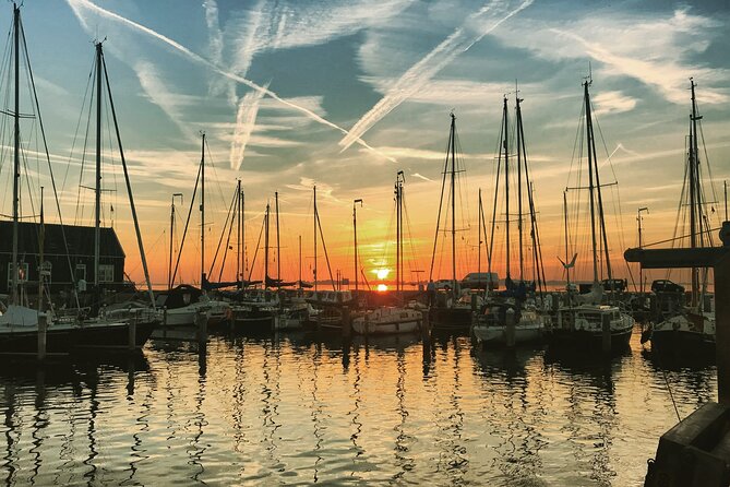 Volendam: E-bike rental with suggested countryside- and fisherman village route - Timing, fitness, and practical comfort
