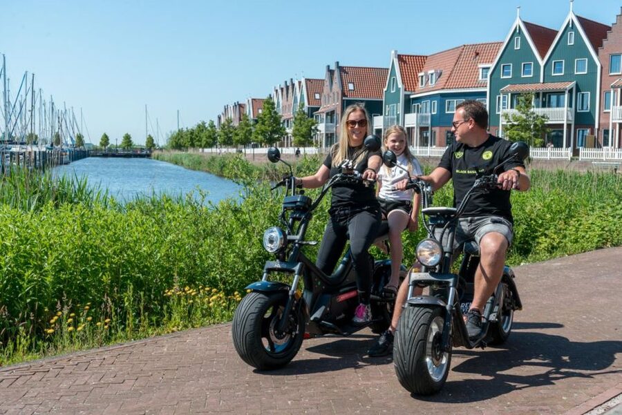 Volendam: E-Scooter Rental - Edam, a relaxed first target