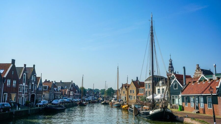 Volendam: E-Scooter Rental - Marken for the longer loop