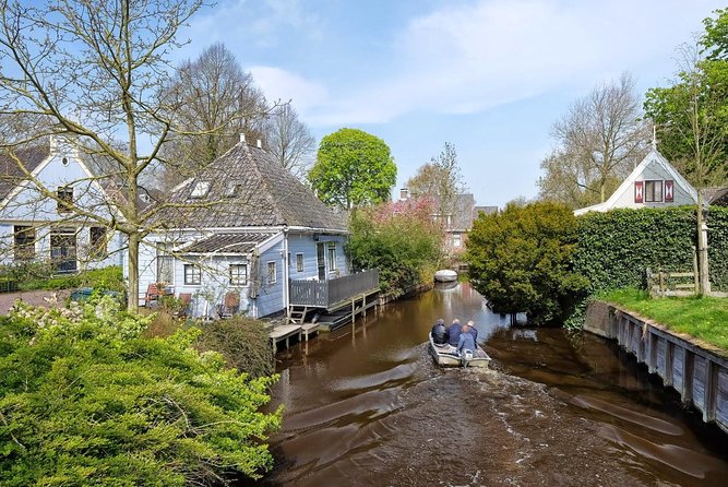 Volendam & Marken Private Tour in luxury Jaguar S Type 1/2 day - What the Private Car Changes