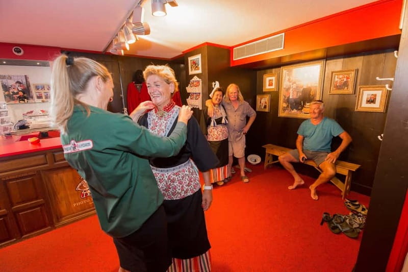 Volendam: Photo Opportunity in Traditional Dutch Costume - Who will enjoy this Volendam stop