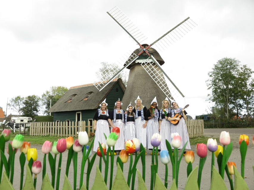 Volendam: Traditional Costume Photo with Cheese & Clog Tour - The 15-minute photo session and costume change