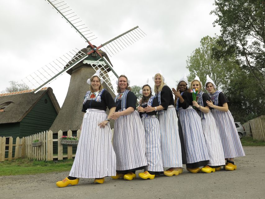 Volendam: Traditional Costume Photo with Cheese & Clog Tour - Who will enjoy this most?
