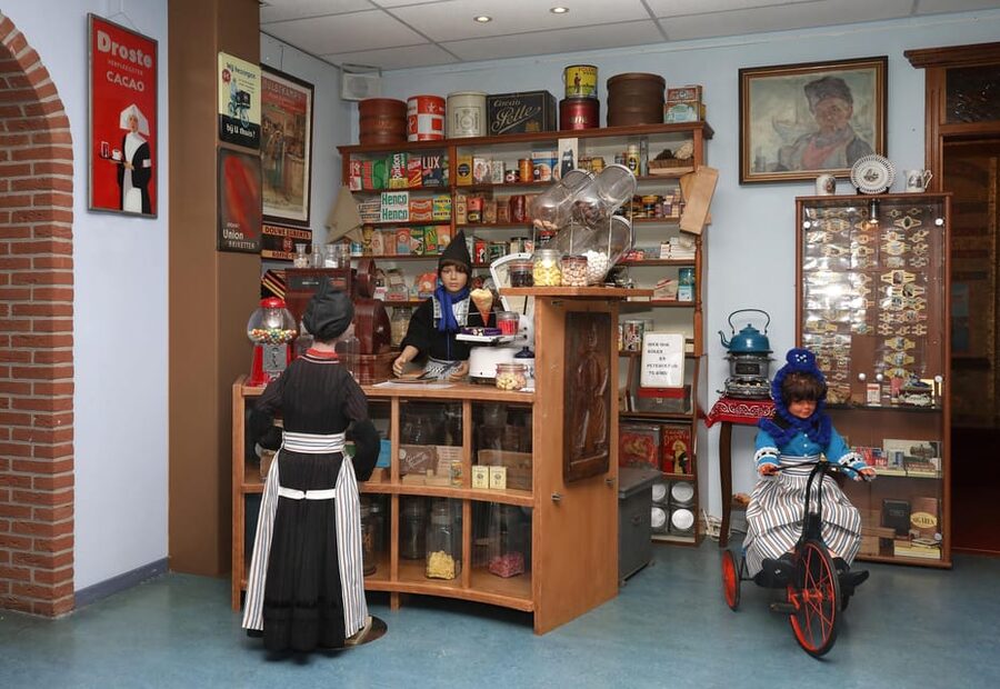 Volendam: Volendams Museum Entry Ticket - Art, shipwrecks, and changing displays