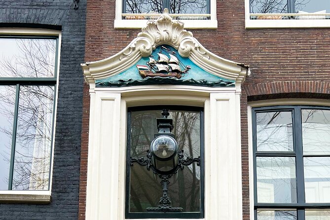 Walking Tour about Golden Age Architecture, private local guide - Ronde Lutherse Kerk and the power of the dome