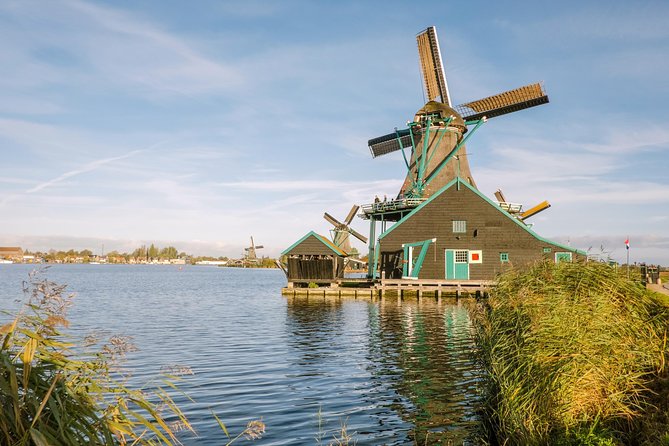 Windmill Tour from Amsterdam, Including Volendam & Marken - Volendam: harbor charm and a short cheese stop
