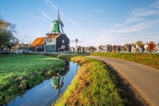Windmill Tour from Amsterdam, Including Volendam & Marken - How much walking and waiting should you expect?