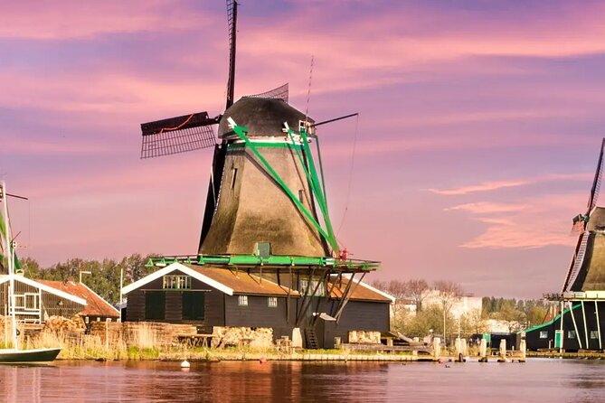 Windmills Country side tour Zaanse Schans-Cheesefactory-Volendam - Volendam: a harbor village with time for lunch