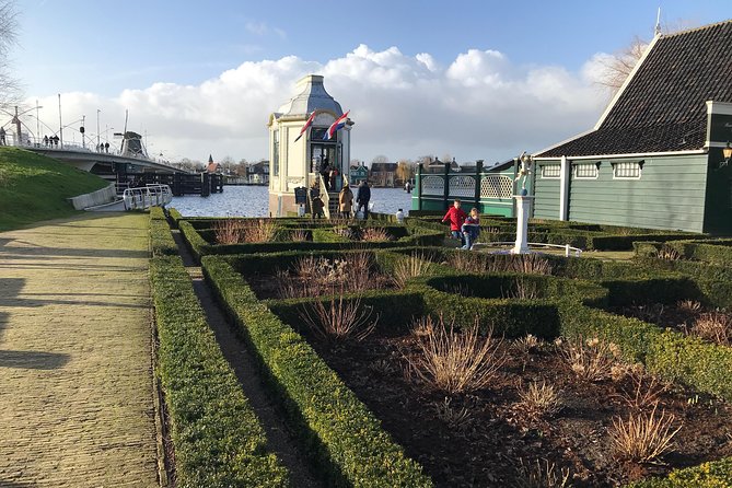 Windmills Zaanse Schans small group tour-region Amsterdam - Meeting at the Juliana Bridge