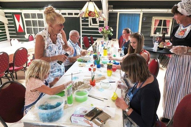 Wooden Shoes Painting Private Workshop in Simonehoeve - What your two hours include