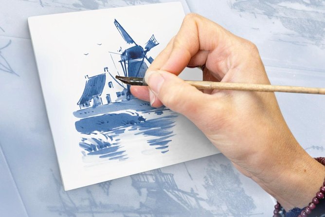 Workshop 'Paint your own Delft Blue Tile!' - Painting Delft blue in the heart of Amsterdam