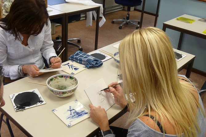 Workshop 'Paint your own Delft Blue Tile!' - Who will enjoy this Amsterdam activity most