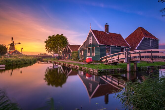 Zaanse Schans and Cheese Tasting Guided Tour from Amsterdam - The clog museum and wooden shoe workshop