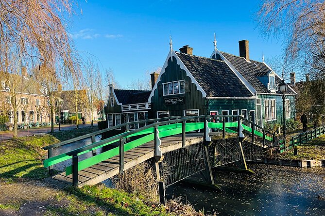 Zaanse Schans and Giethoorn Unique Day Trip with Boat Cruise - Zaanse Schans before the crowds