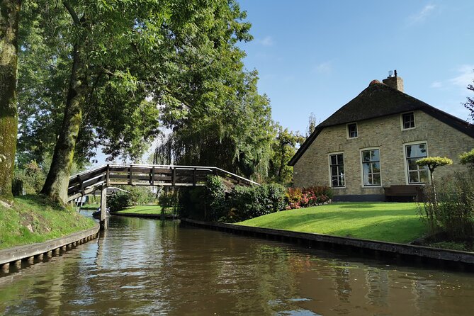 Zaanse Schans and Giethoorn Unique Day Trip with Boat Cruise - Giethoorn by boat and on foot