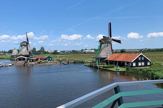 Zaanse Schans Giethoorn Private Tour from Amsterdam Canal Cruise - The long road to Giethoorn