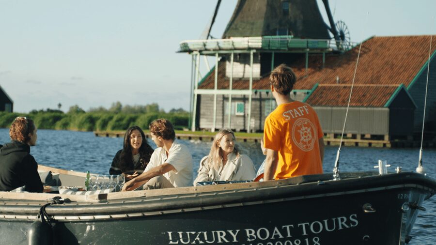 Zaanse Schans: Private Cruise + Live Guide, Optional Drinks - Why the water is the right place to see Zaanse Schans