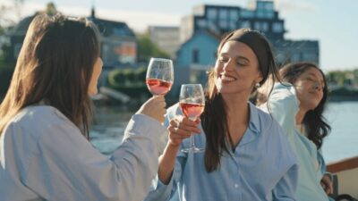 Private Cruise + Live Guide, Optional Drinks