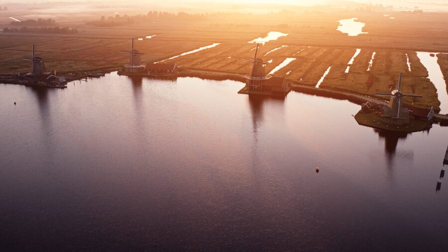 Zaanse Schans: Private Cruise + Live Guide, Optional Drinks - Following the windmills from the main dock