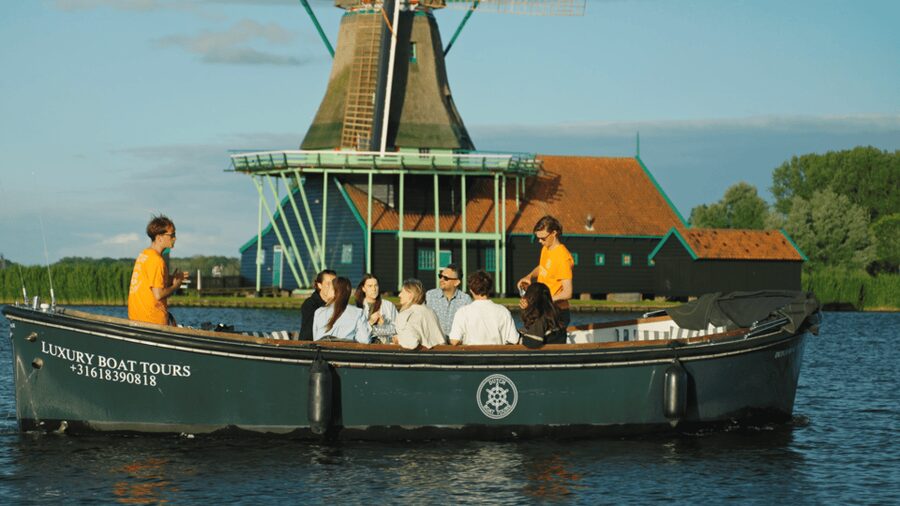 Zaanse Schans: Private Cruise + Live Guide, Optional Drinks - Seeing the houses from the river