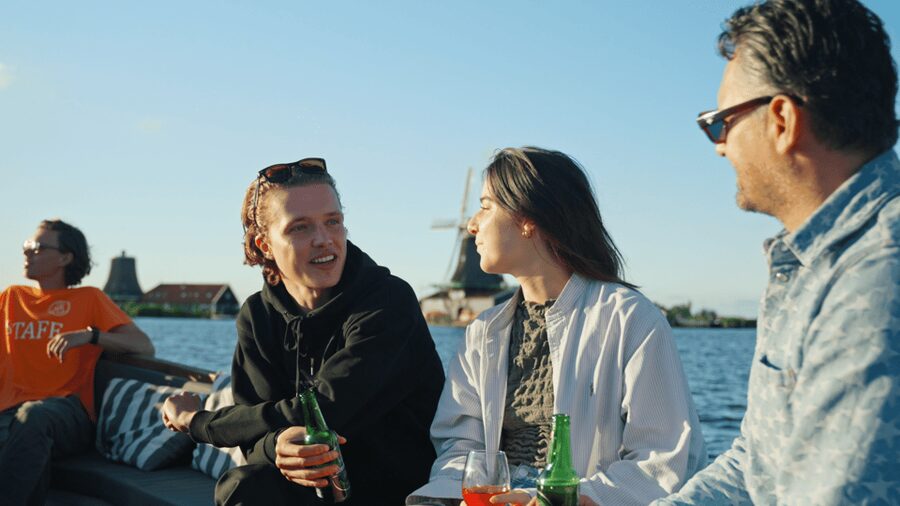 Zaanse Schans: Private Cruise + Live Guide, Optional Drinks - The return route and final mill views