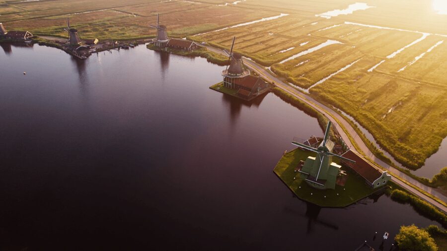 Zaanse Schans: Private Cruise + Live Guide, Optional Drinks - Is the $153 group price good value?