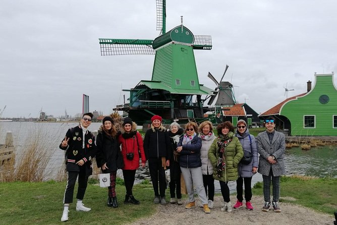 Zaanse Schans windmill tour with Italian guide - The first walk along the Zaan River